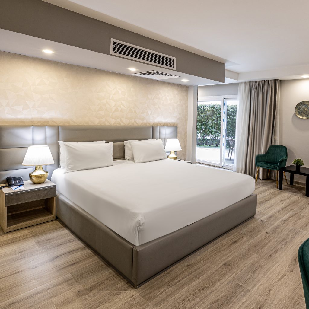 1 BD Pool View Studio