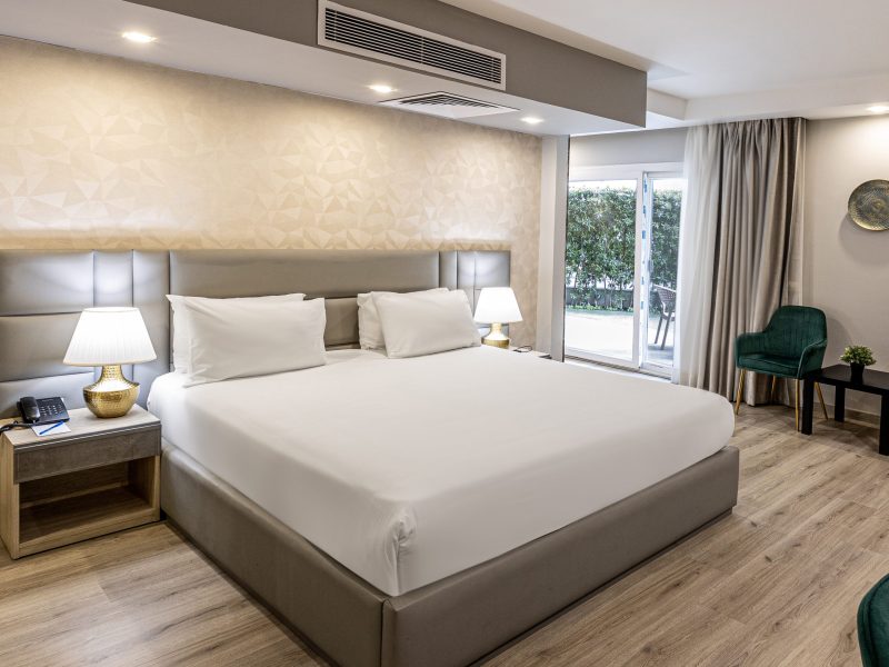 1 BD Pool View Studio